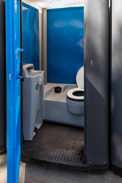 Best Porta potty rental near me  in North Lindenhurst, NY